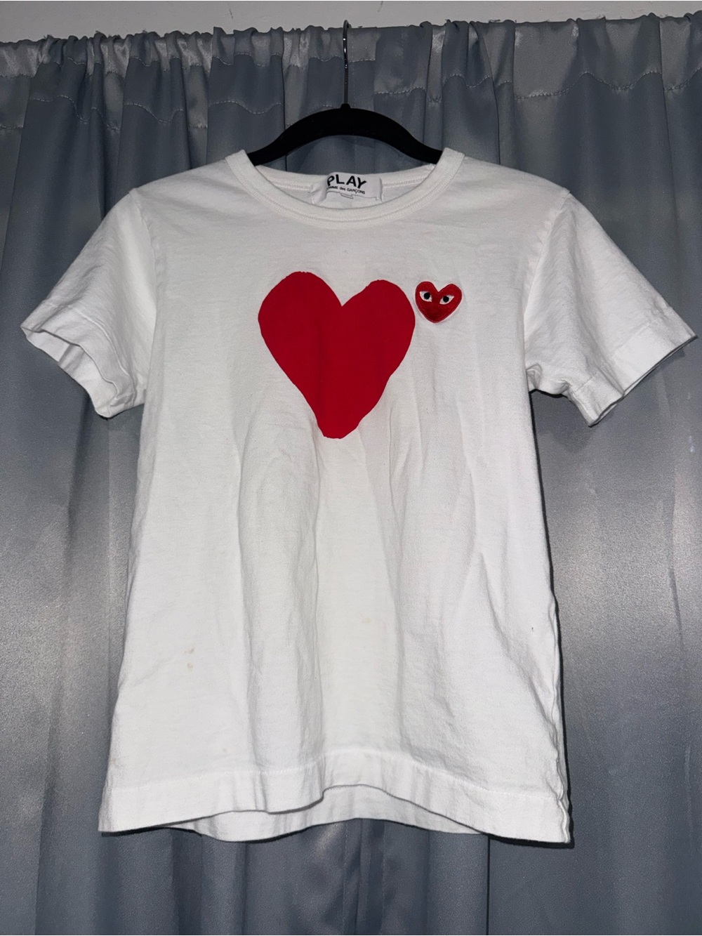 Comme des Garçons PLAY White Kids Tee with Red Heart Graphics